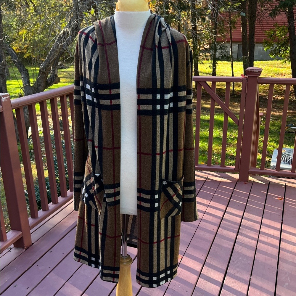 Frank Lyman SZ 4, Plaid Hooded Women's cardigan.